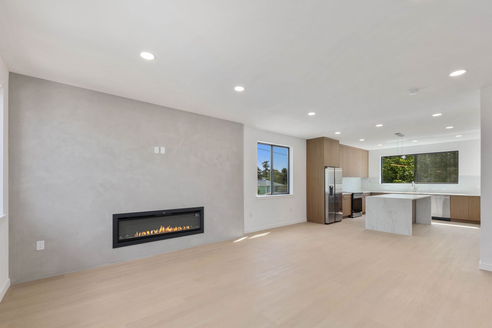 Organic Modern living room, empty room before staging